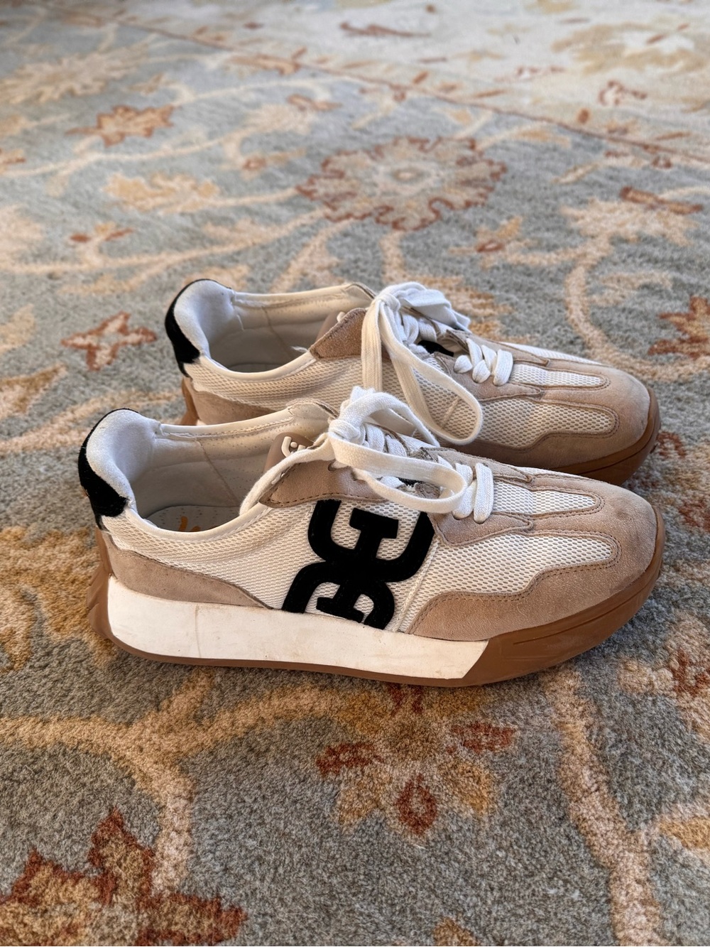 Women’s Sam Edelman Adorable White & Beige Casual Sneakers 7M